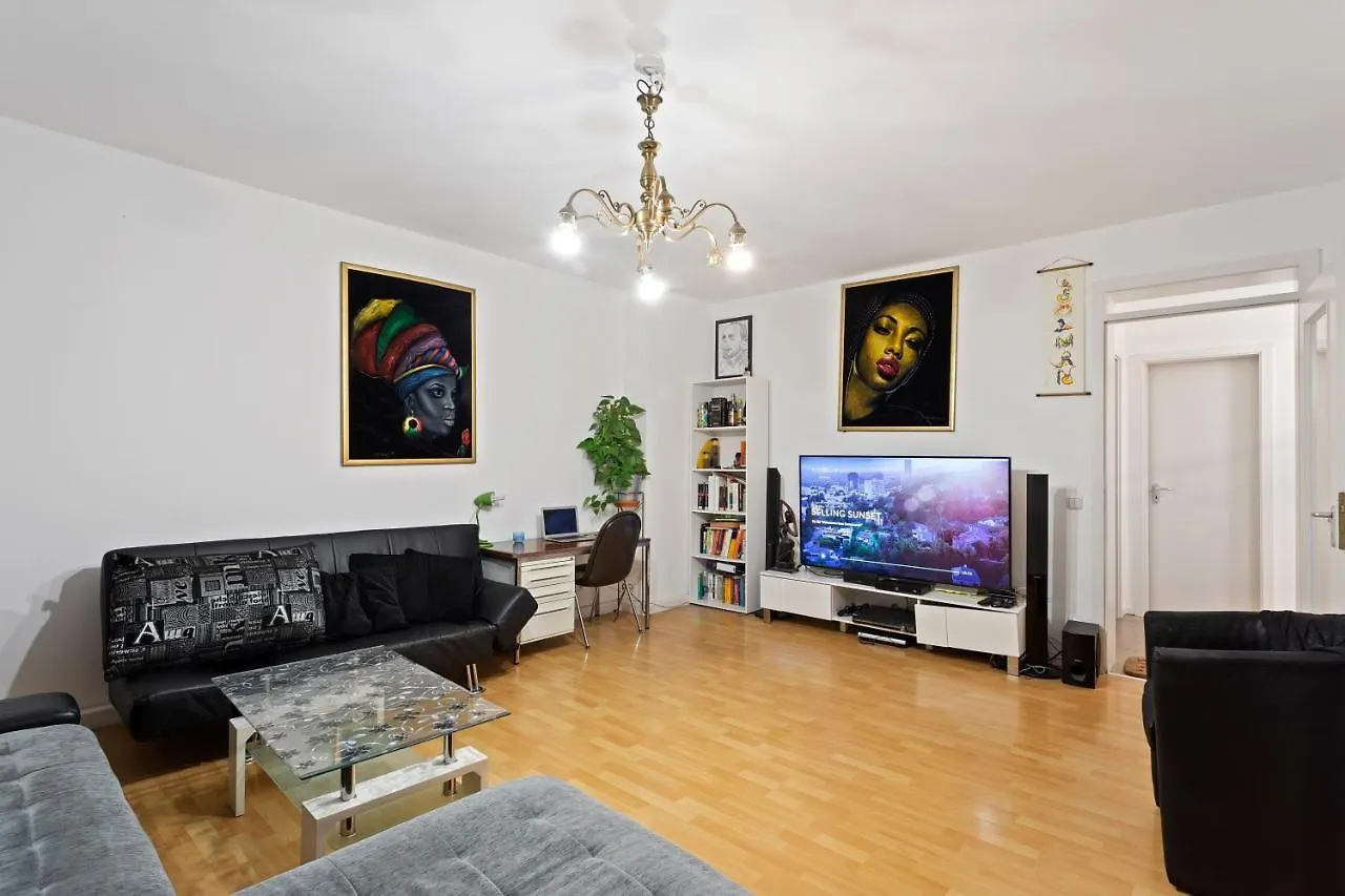 Two Rooms Apartement In The Heart Of Munich contacts